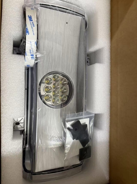 Picture of LED-9310 Center grill light for some CIH Puma tractors.